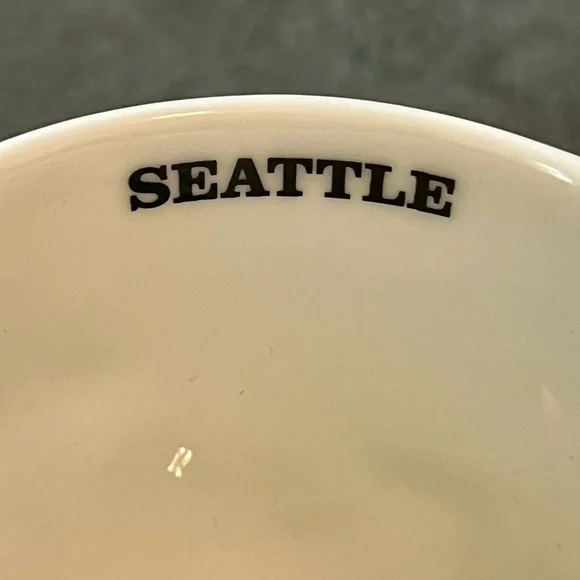 Seattle Skyline Starbucks Collector Series 3D Relief Black White 2012 16 oz Mug - Picture 6 of 9